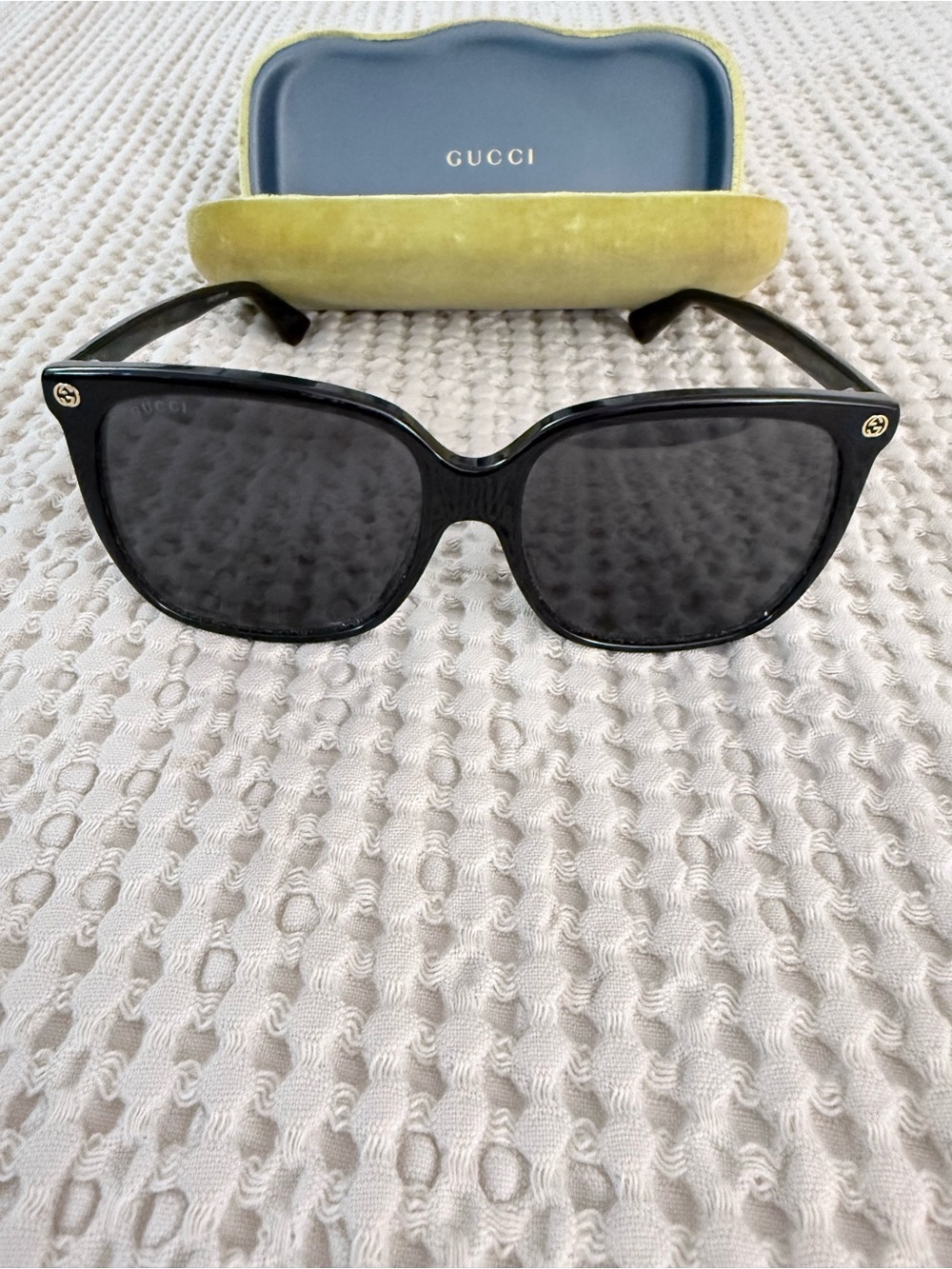 Gucci Black Oversized Cat-Eye Sunglasses with Gold Logos